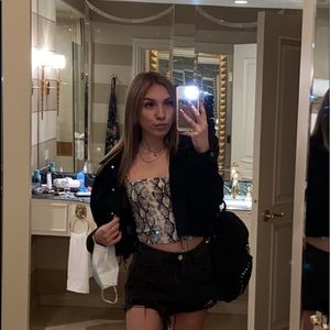 Meet your Posher, Alivia